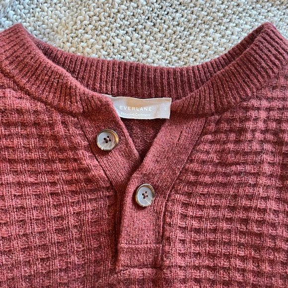 EVERLANE ReCashmere Belgian Waffle Henley in Clay Size Small - Picture 5 of 10